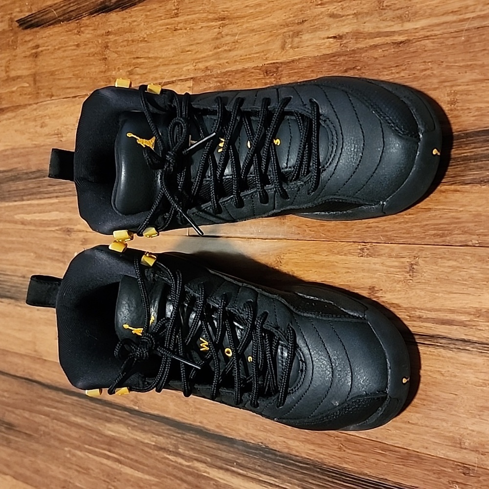 Jordan 12 Retro taxi size 4.5Y